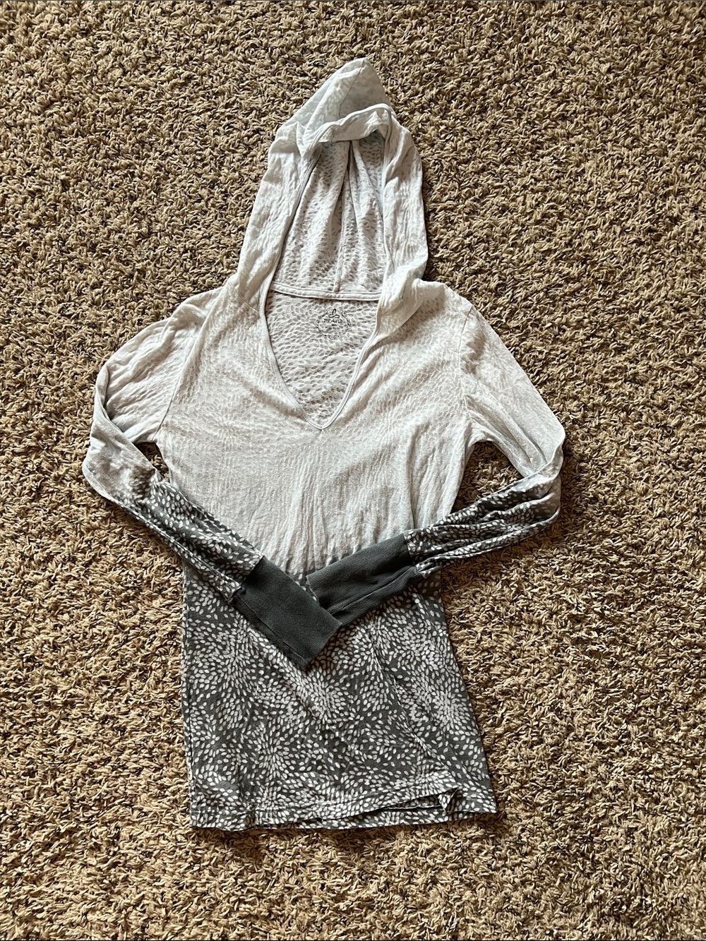 Prana Light Gray V-Neck Hooded Pullover with Patterned Hem